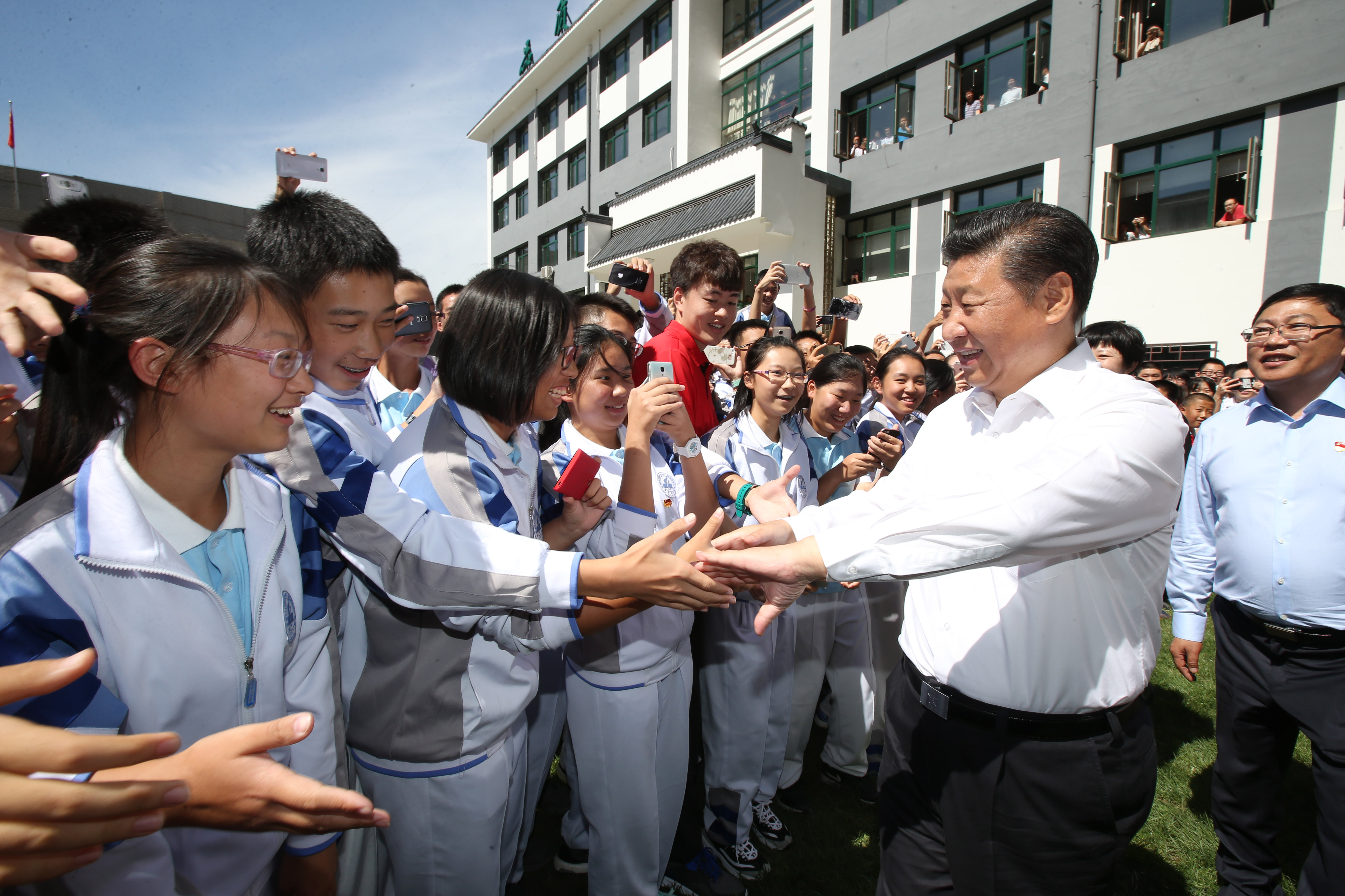 2016年9月9日，习近平总书记来到位于海淀区的北京市八一学校看望师生。